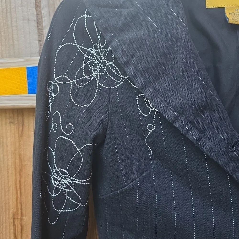 Embroidered Blazer - Picture 2 of 6